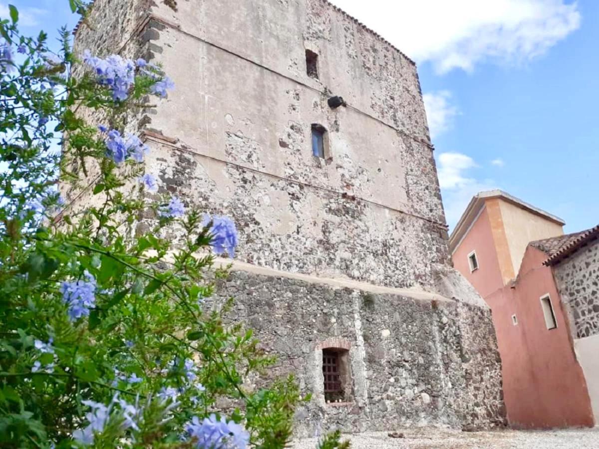 Domo Mea Terra E Domo Mea Chelu - Comfort Nel Centro Storico Di Orosei Kültér fotó
