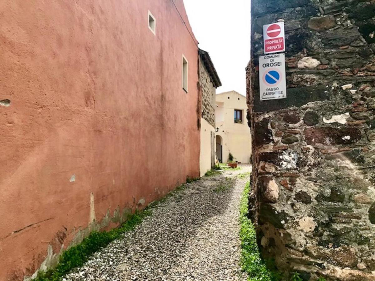Domo Mea Terra E Domo Mea Chelu - Comfort Nel Centro Storico Di Orosei Kültér fotó